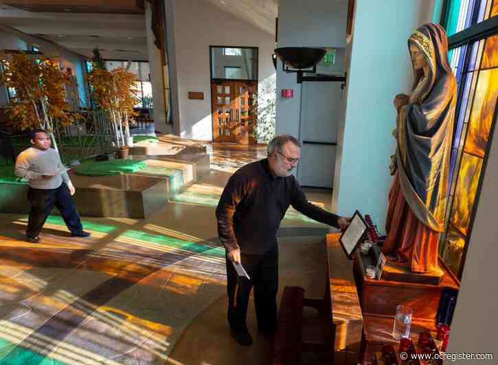 On year’s longest night, a growing number pause to remember homeless people who died in Orange County