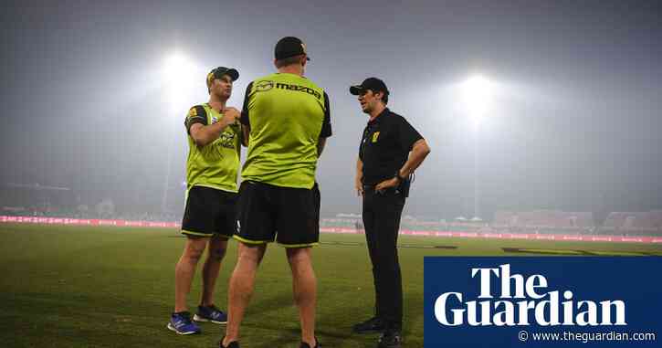 Callum Ferguson fumes as heavy smoke in Canberra forces end to Big Bash clash