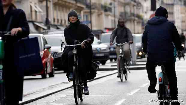 Transport strikes disrupt Christmas travel in France