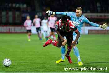 AZ-doelman Bizot met rood ervanaf in recordduel