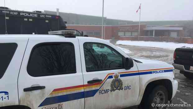 Alberta RCMP say man in Chestermere fired gunshots, barricaded himself inside home