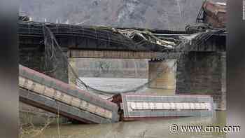 US train derailed, two cars fall into Potomac River