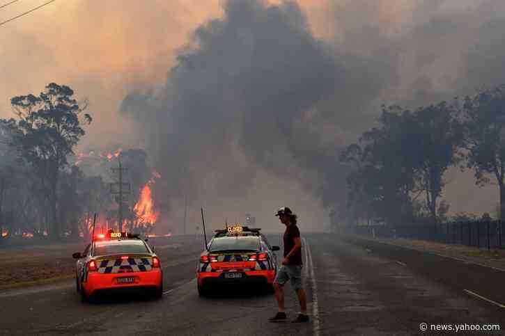 Australia's bushfires circle Sydney as temperatures soar