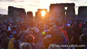 Thousands gather at Stonehenge to celebrate the winter solstice