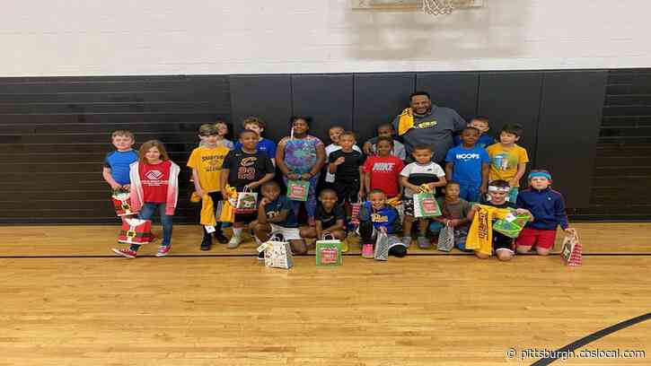 Jerome Bettis Distributes Toys, Donates To Community Centers