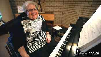 Care home moves in professional musician's grand piano so 86-year-old can play it again