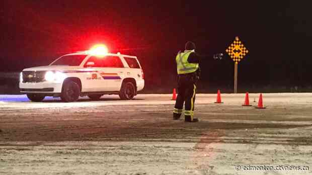 Two-vehicle crash kills 2, leaves 5 others injured north of Edmonton