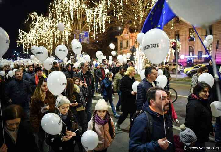 Romanians pay tribute to victims of 1989 revolution