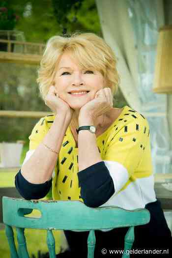 Ontroerend! Martine Bijl geëerd in kerstuitzending Heel Holland Bakt