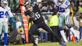 Eagles' Zach Ertz evaluated in locker room for rib injury, but returns to battle Cowboys