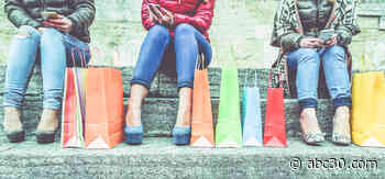 List of stores open on Christmas Eve