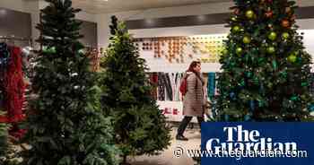 Fewer people visit UK shops on last Saturday before Christmas