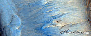 New Mars photos show how colorful the Red Planet can be