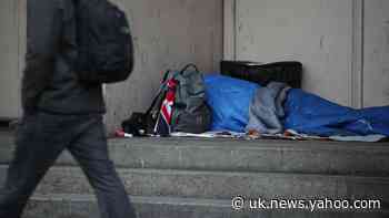 Volunteers with Christmas spirit help homeless over festive season