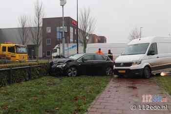 Pakketbezorger en automobilist met elkaar in botsing in Veenendaal