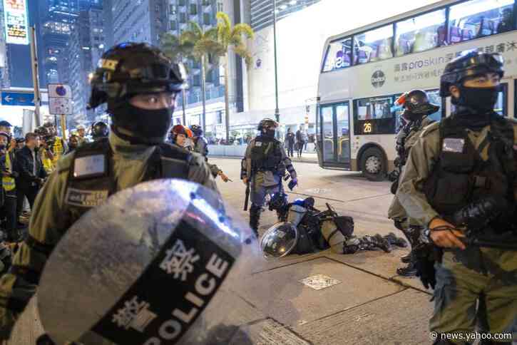 Hong Kong Police Fire Tear Gas Amid Unrest on Christmas Eve