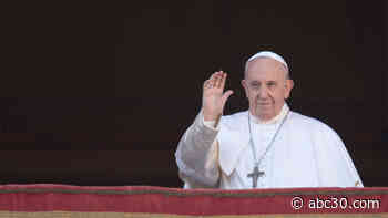 Pope offers hope against darkness in Christmas Day message