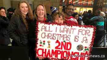 Toronto Raptors fans in festive spirit for first-ever Christmas Day game at home
