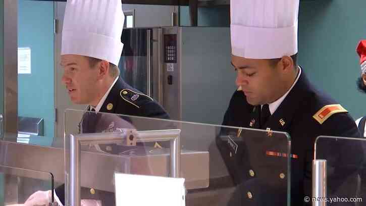 U.S. troops in South Korea enjoy Christmas feast