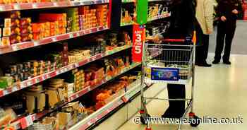 When do the supermarkets close on New Year's Eve 2019?
