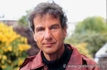 Fred Emmer: ‘Als nieuwslezer in een keurslijf, maar eigenlijk een vrije geest’