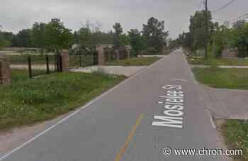 Teen shot during apparent robbery in northwest Harris County, according to sheriff