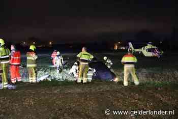 Twee Tesla’s belanden binnen één week in de sloot in Tiel: was het de auto of de weg?