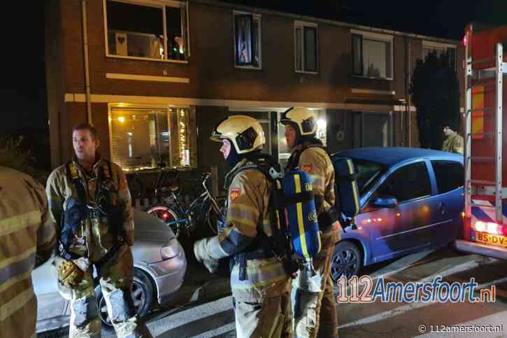 Personen en huisdieren nagekeken in ambulance na woningbrand aan de Eksterstraat in Amersfoort #Amersfoort.