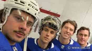 In Justin Bieber's hometown, a shinny game pulls Maple Leaf pros: Mansbridge