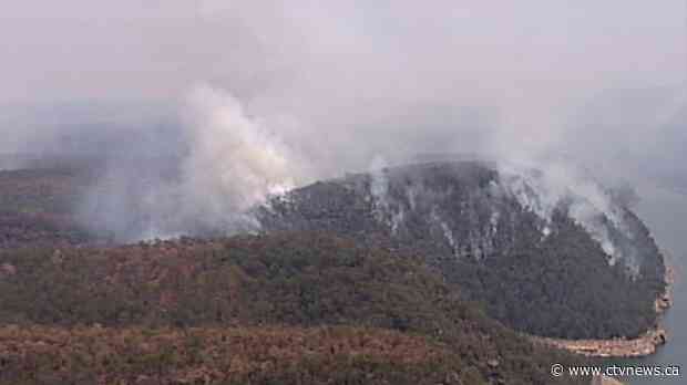 Sizzling temperatures hit Australia as wildfires persist