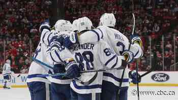 Maple Leafs beat Devils to extend winning streak to 6