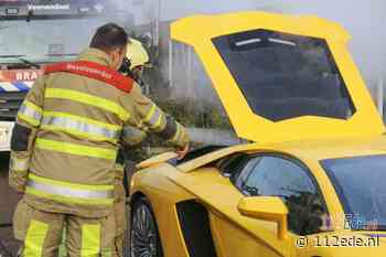 Peperdure Lamborghini vliegt in brand tijdens bruiloft in Veenendaal