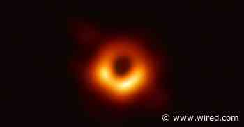 Space Photos of the Decade: Bright Objects and a Blurry Black Hole