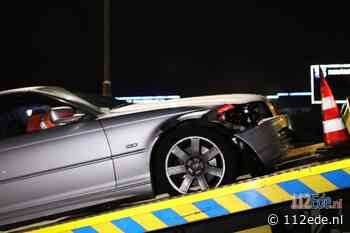 File op de A12 bij Ede na aanrijding tussen personenauto en vrachtwagen