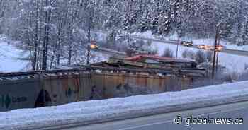 ‘Small amount’ of potash spilled after train derailment near B.C.-Alberta border