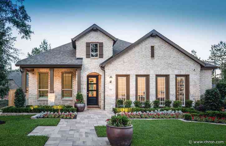 Highland Homes builds in Woodforest