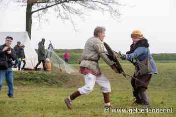 Soldaten uit verschillende eeuwen slaan tenten op in Veenendaal