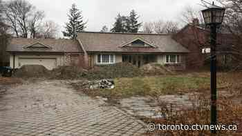 Neighbours frustrated after vacant North York home turns into dumping ground
