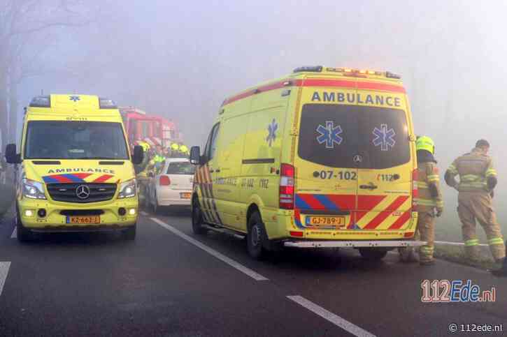 Auto op de kop in de sloot bij ongeval in De Valk