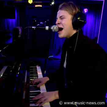 Tom Odell thought he was 'having a stroke' when break-up caused him to have panic attack