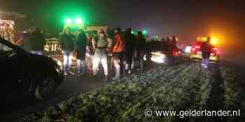 Dode en gewonden bij serie snelwegaanrijdingen in zeer mistig Friesland: ‘Doodeng’
