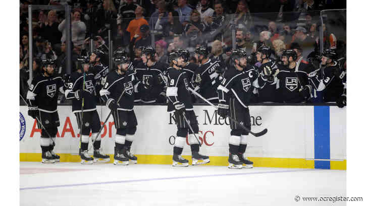 Kings ride power play, 4-goal first period past Flyers