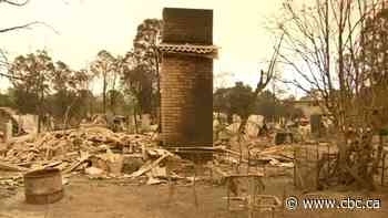 Military moves in to help mass evacuation from Australian bushfires