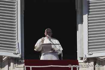Pope Francis Regrets 'Bad Example' He Set After Angrily Slapping Away Hand of Female Worshiper