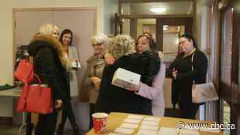 20 years later Hamilton students reunite to open time capsules from Y2K