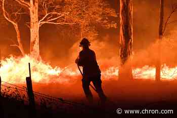 As death toll rises, Australia sending aid to towns afflicted by wildfires
