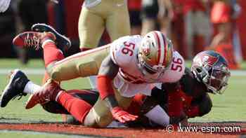 49ers LB Alexander practices after torn pec