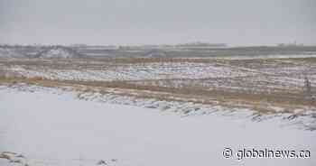 ‘Lacking snow’: Sask. snowmobiling season gets shorter with low levels of powder