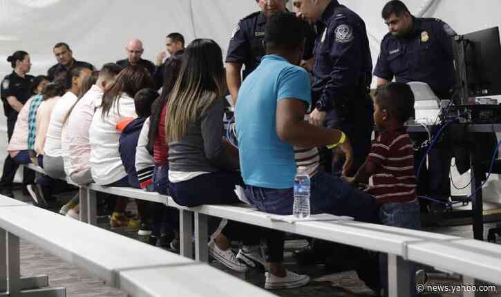 US starts sending asylum seekers across Arizona border