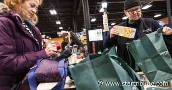 Shoppers adjust to new 5-cent fee for bags in Minneapolis